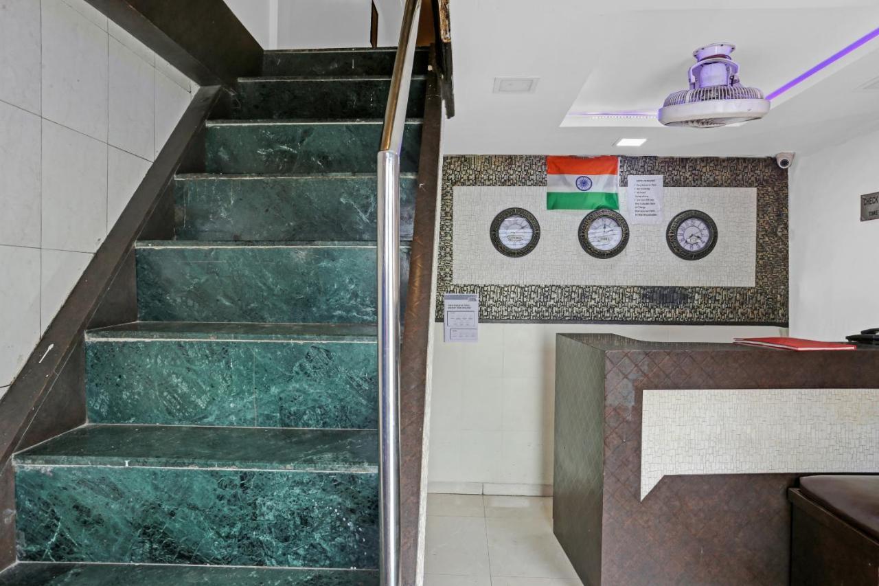 Oyo 84398 Maroshi Residency Мумбай Екстериор снимка